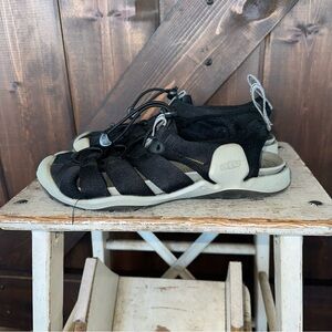 KEEN Men's CNX 2 Lightweight Closed Toe Sport Sandal size 8